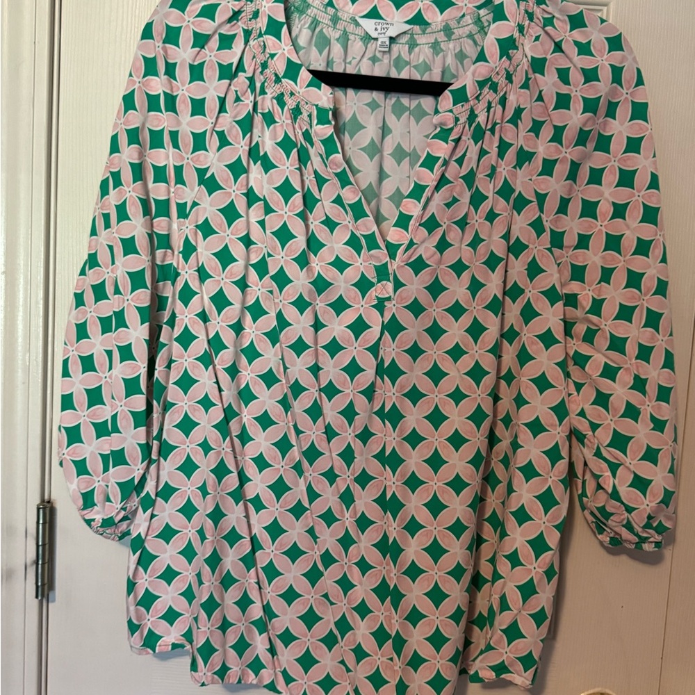 Crown & Ivy Peasant Blouse Size 0X. In beautiful pink and green.